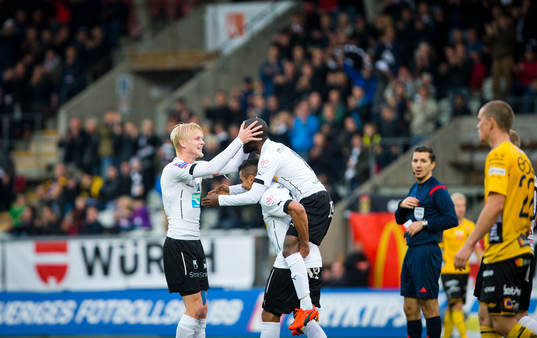 Örebros Mohammed Saeid gör 5-1 och jublar med Karl