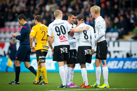 Örebros Mohammed Saeid gör 5-1 och jublar med Karl
