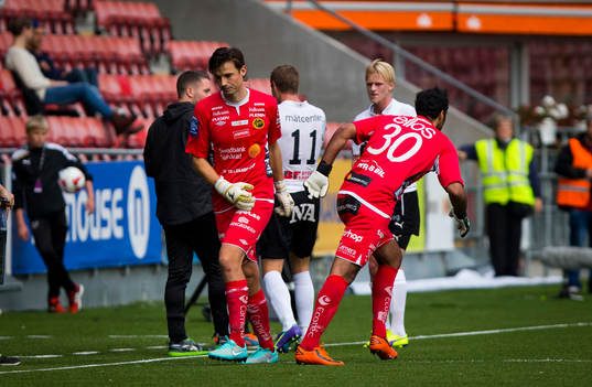 Elfsborgs målvakt Kevin Stuhr Ellegaard blir utbytt mot
