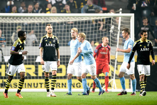s Alexander Milosevic och Celso Borges  jublar