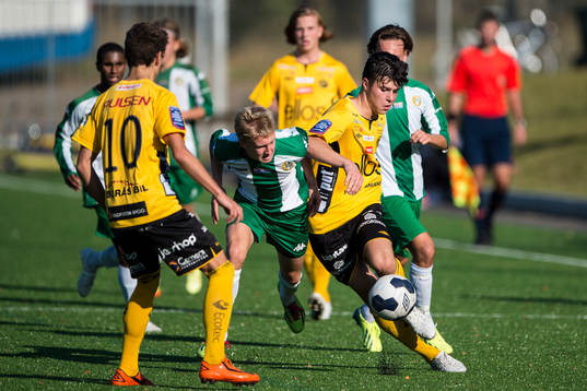 Kamp mellan Elfsborgs Mattias Özgun och Hammarbyspelare