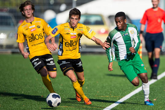 Hammarbys Chris Makindu och Elfsborgs Arian Kabashi kämpar
