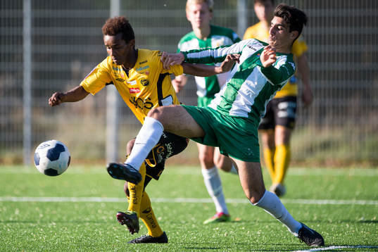 Kamp om bollen mellan Hammarbys Rodi Tekes och Elfsborgs