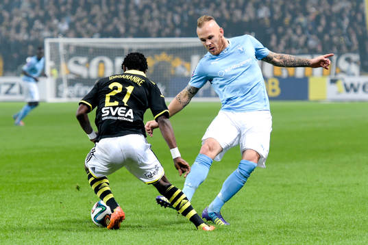 s Kennedy Igboananike och Malmö FFs Magnus Eriksson