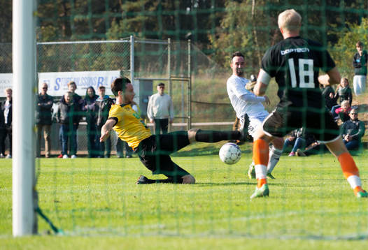 Glidtackling i matchen i division 3 mellan Österlen och