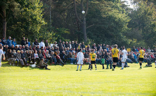 Idyllisk idrottsplats i matchen i division 3 mellan