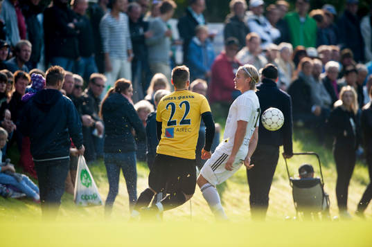 Idyllisk idrottsplats i matchen i division 3 mellan