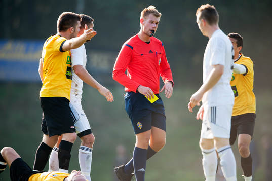 Varning  i matchen i division 3 mellan Österlen och IFK