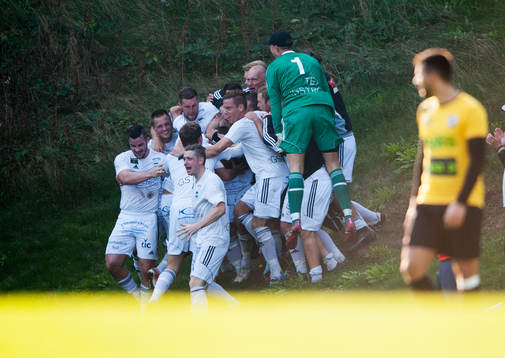 Österlen har avgjort i slutminuterna och jublar i matchen