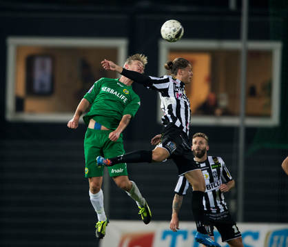 Hammarbys Erik Israelsson  i matchen i superettan mellan