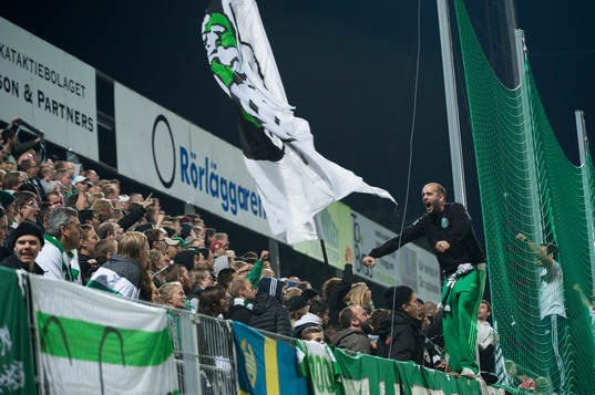 Hammarby-supportrar i matchen i superettan mellan
