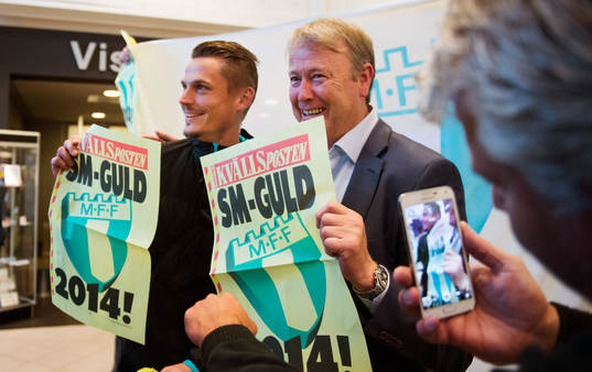 när Malmö FF landar på Sturup och firar sitt SM-guld
