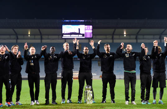s lag firar på Swedbank Stadion
