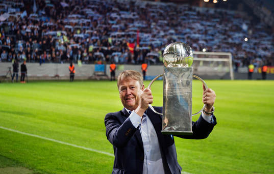 Malmö FFs tränare Åge Hareide med Lennart Johanssons