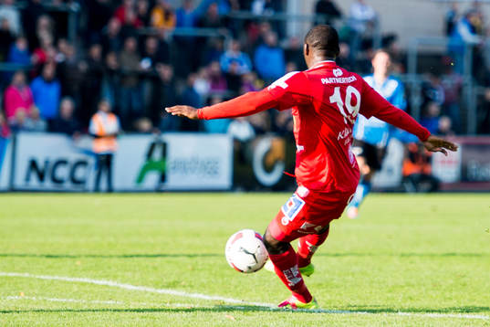 Åtvidabergs John Owoeri skjuter in 1-2