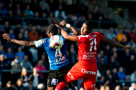 Halmstads Joseph Baffo och Åtvidabergs Ricardo Santos