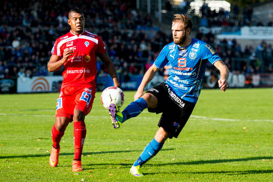 Åtvidabergs Ricardo Santos och Halmstads Jesper Westerberg