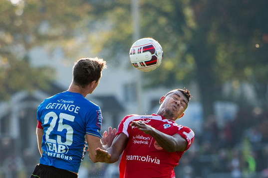 Åtvidabergs Ricardo Santos och Halmstads Richard Magyar