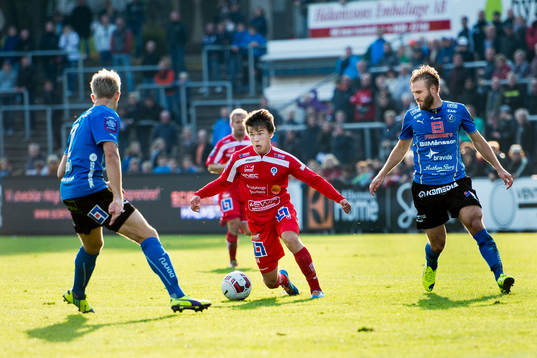 Åtvidabergs Simon Skrabb och Halmstads Jesper Westerberg
