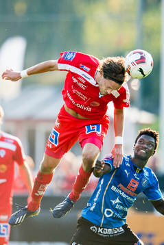 Åtvidabergs Tom Pettersson och Halmstads King Osei Gyan