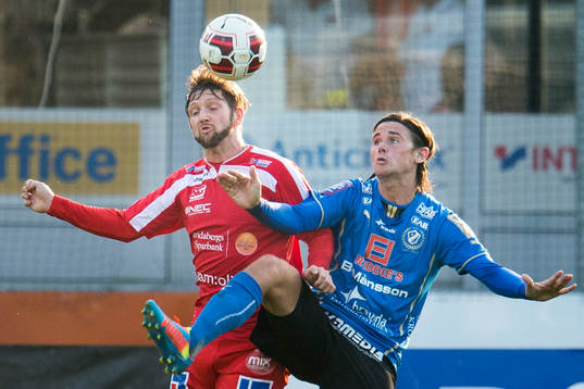 Åtvidabergs Allan Arenfeldt Olesen och Halmstads Marcus