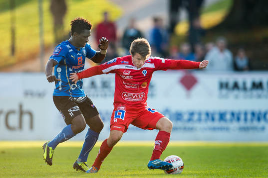 Åtvidabergs Simon Skrabb och Halmstads King Osei Gyan