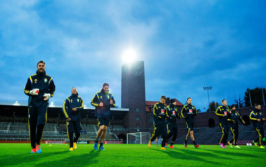 Sveriges fotbollslandslag tränar på Stockholms Stadion