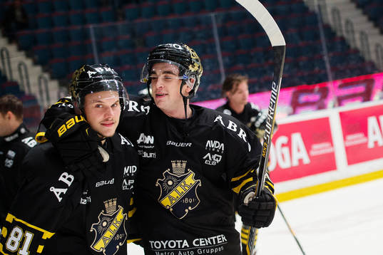 s Theodor Lennström och Jonathan Andersson jublar