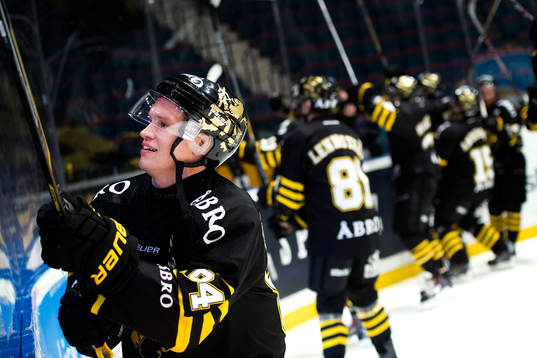 s Patric Blomdahl jublar med publiken
