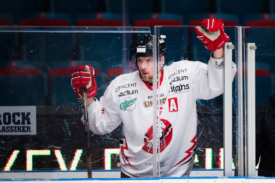 Vita Hästens Morgan Hassel i utvisningsbåset