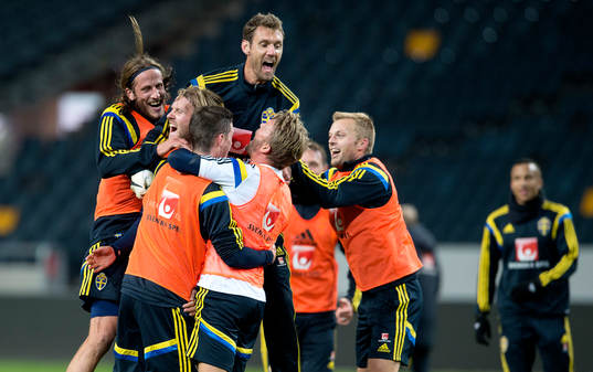 Jonas Olsson, målvakt Andreas Isaksson, Sebastian Larsson