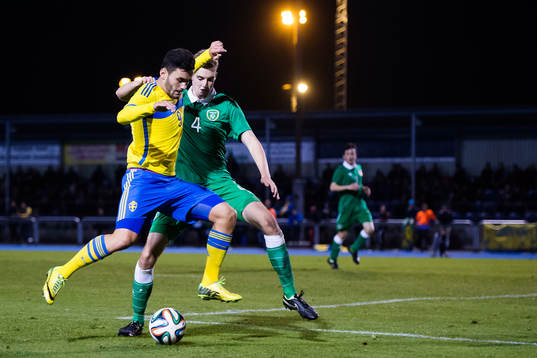 Sveriges Valmir Berisha och Irlands Fiacre Kelliher