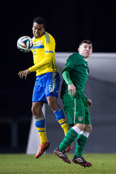 Sveriges Noah Sonko Sundberg och Irlands Ryan Manning