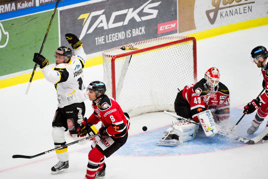Västerås Fredrik Johansson (tv) jublar