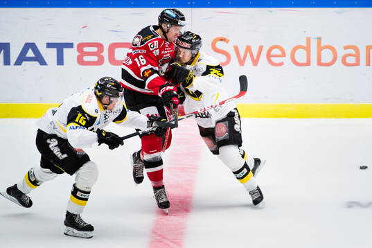 Malmö Redhawks Magnus Häggström mellan Västerås Jonte