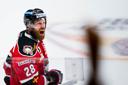 Malmö Redhawks Jens Olsson jublar
