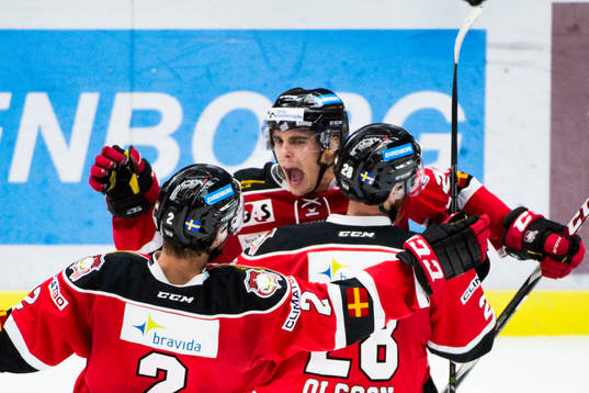 Malmö Redhawks Henrik Hetta jublar ihop med Jens Olsson