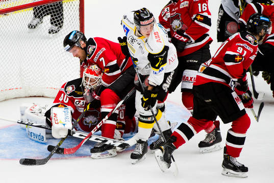 Oroligt framför Malmö Redhawks målvakt Pontus Sjögren