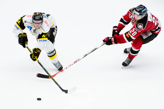 Västerås Fredrik Johansson och Malmö Redhawks Henrik