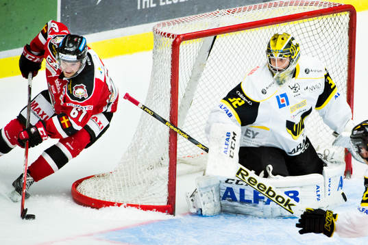 Malmö Redhawks Nicklas Jadeland och Västerås målvakt