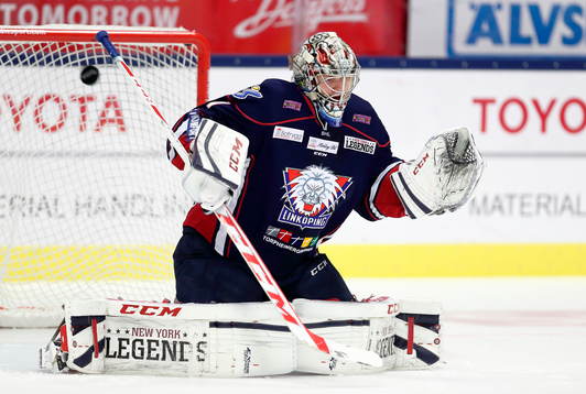 Linköping målvakt Marcus Högberg före ishockeymatchen i