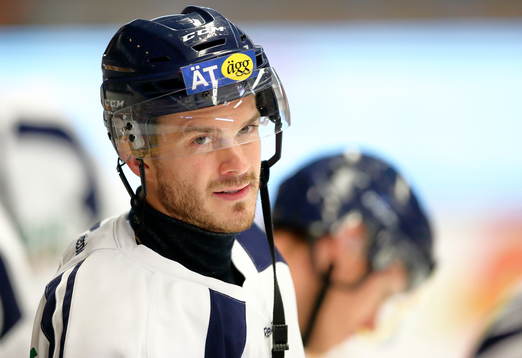 Linköpings Chad Kolarik före ishockeymatchen i SHL mellan