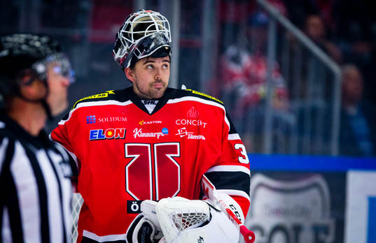 Örebros målvakt Johannes Jönsson deppar