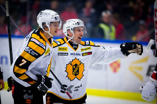 Skellefteås Pär Lindholm jublar med Kirill Kabanov