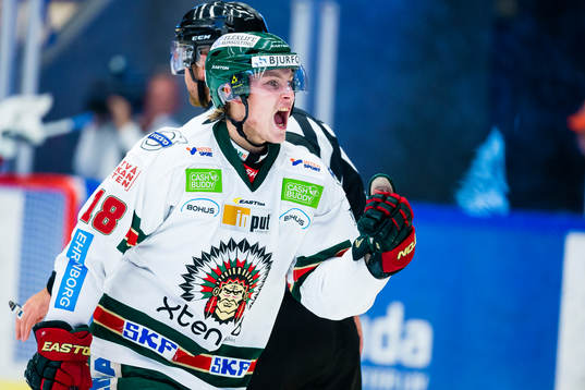 Frölundas Anton Blidh firar