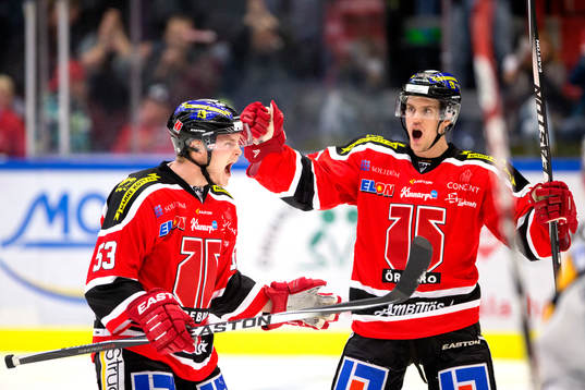 Örebros Bobbo Petersson jublar
