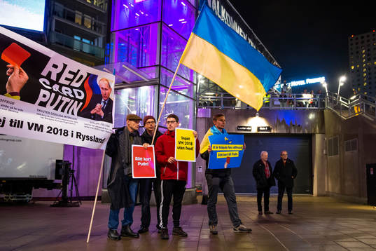 Demonstranter demonstrerar mot Vladimir Putin och VM i