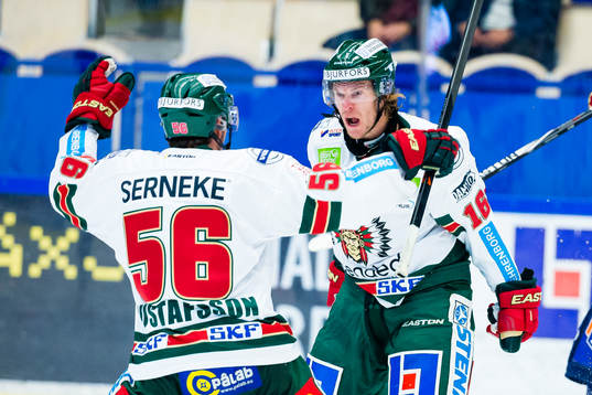 Frölundas Anton Axelsson firas av Erik Gustafsson
