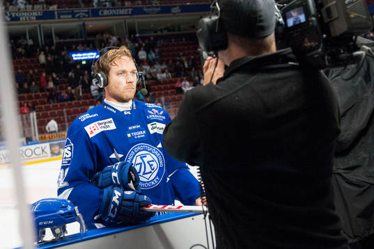 Leksands Jens Bergenström blir intervjuad av tv