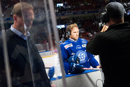 Leksands assisterande tränare Jonas Levén går förbi